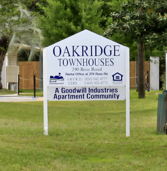 Oakridge Townhouses in Tallahassee, FL - Building Photo - Building Photo