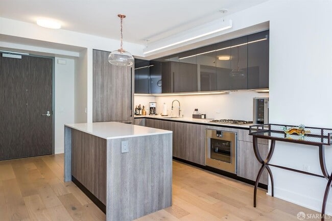 338 Main St, Unit 10B in San Francisco, CA - Foto de edificio - Building Photo