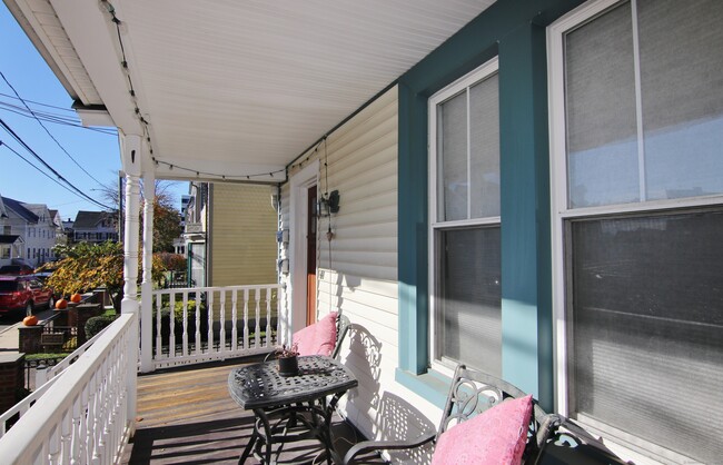 11 Dolsen Pl in Stamford, CT - Building Photo - Building Photo