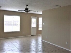 3406 Chateaucrest Ct in Houston, TX - Building Photo - Building Photo