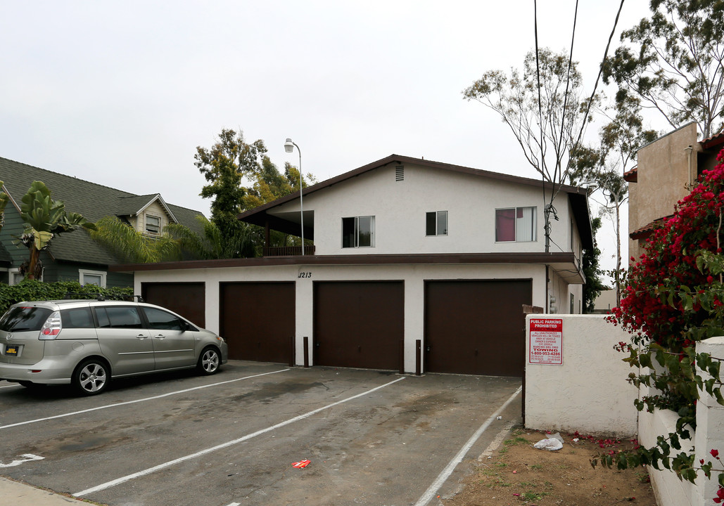 1213 Division St in Oceanside, CA - Building Photo