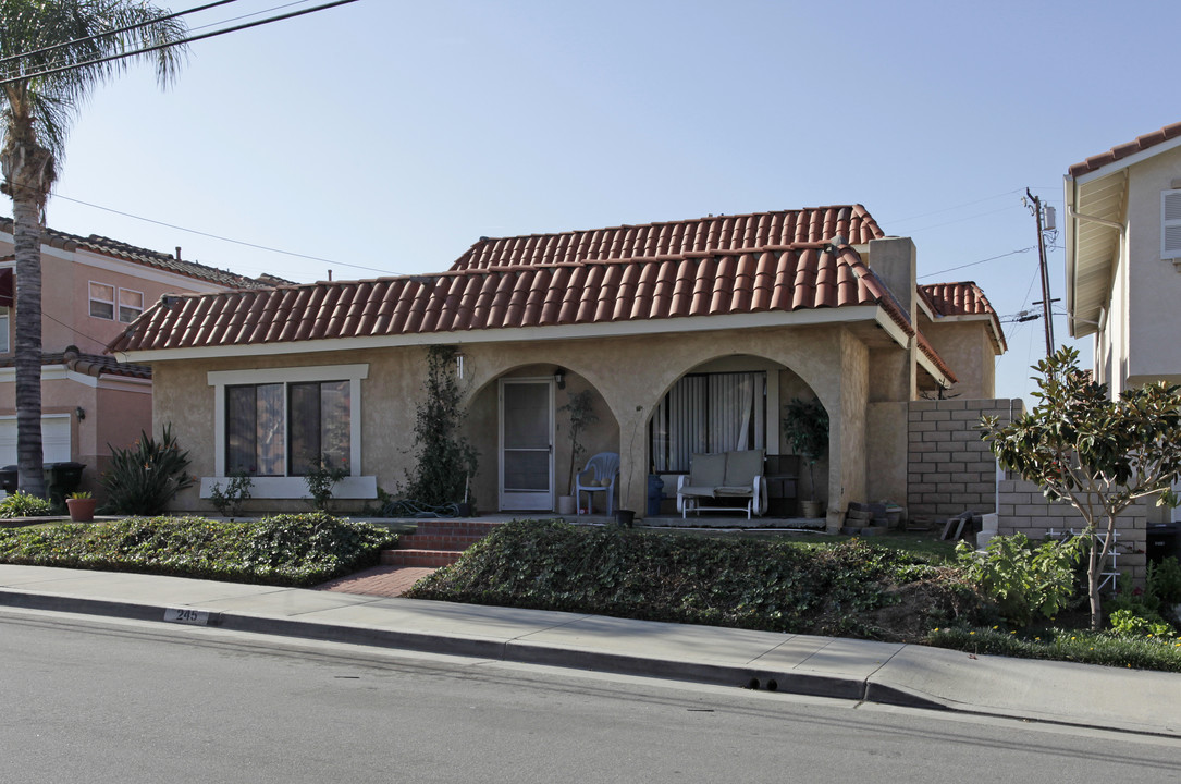 245 S Poplar Ave in Brea, CA - Foto de edificio