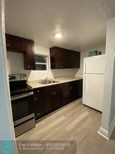 427 N 14th St in Fort Pierce, FL - Foto de edificio - Building Photo