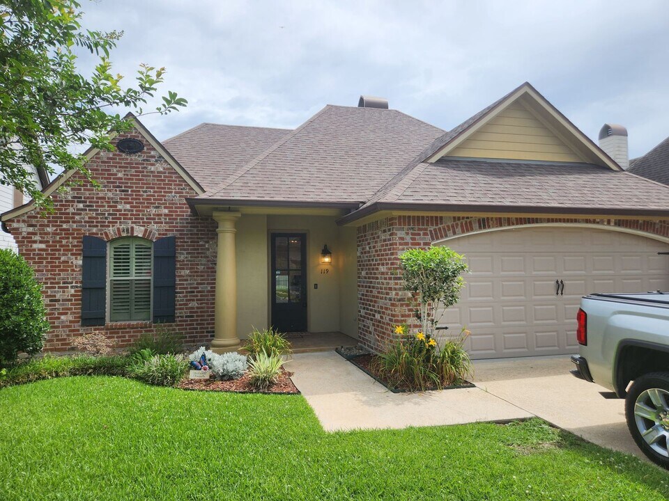 119 Metairie Ct in Lafayette, LA - Building Photo