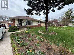 3863 Longfellow Ave in Windsor, ON - Building Photo - Building Photo