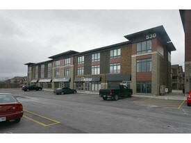 510-530 N Service Rd in Grimsby, ON - Building Photo