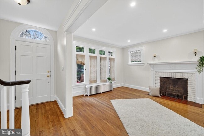 property at 2933 Ordway St NW