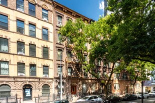 331 E 89th St in New York, NY - Building Photo