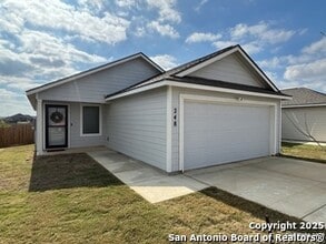 248 Cowboy Rdg in Pleasanton, TX - Building Photo - Building Photo