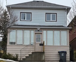 Room 4 - 38 Crown St in Thunder Bay, ON - Building Photo