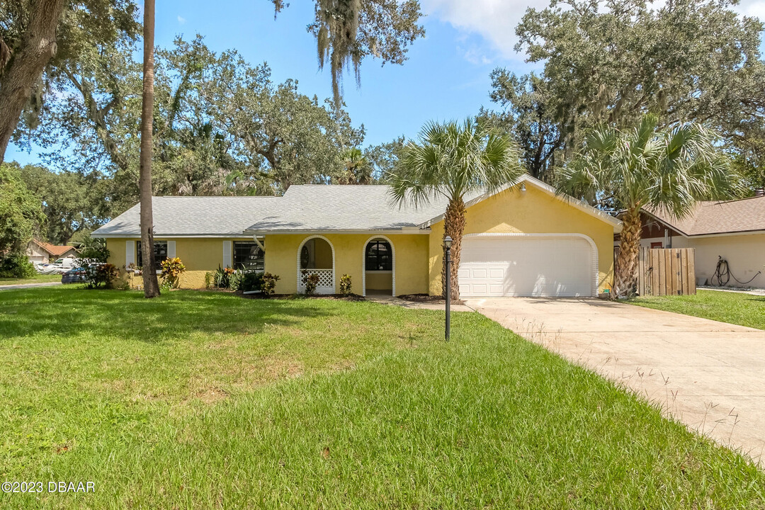 600 Devon St in Port Orange, FL - Building Photo