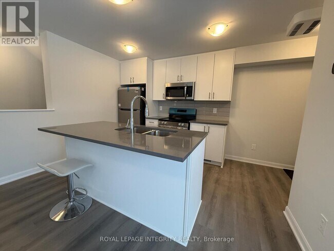 1217 Creekway Private in Ottawa, ON - Building Photo - Building Photo