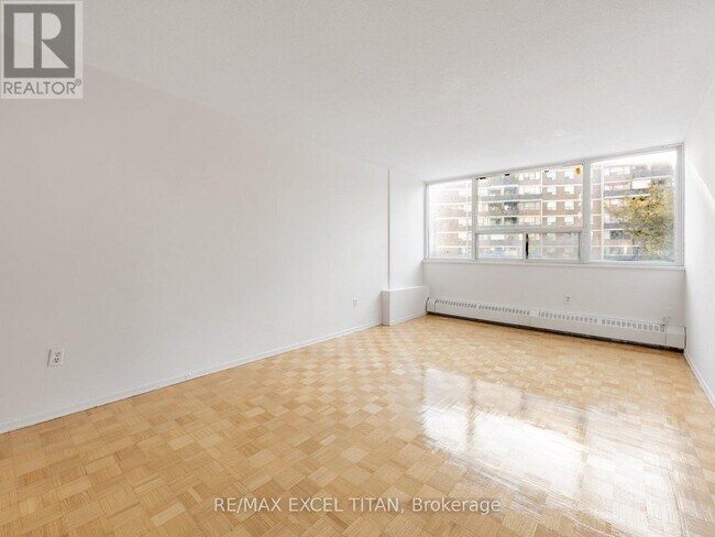 1385 Midland Ave in Toronto, ON - Building Photo - Building Photo