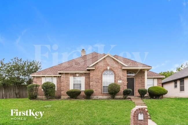 property at 925 Parkwood Trail