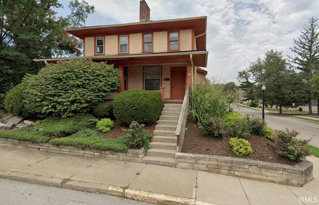 property at 221 E 9th St