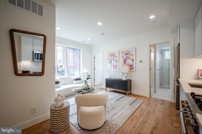 1775 Swann St NW in Washington, DC - Foto de edificio - Building Photo