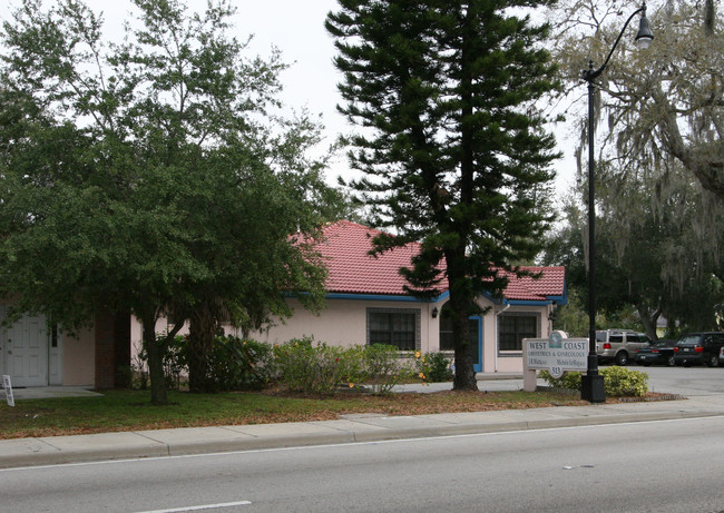 513 Manatee Ct in Venice, FL - Foto de edificio - Building Photo