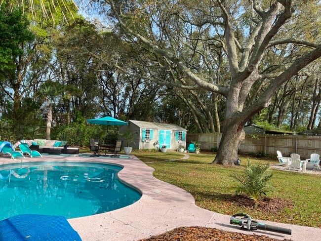 716 S 15th St in Fernandina Beach, FL - Foto de edificio - Building Photo