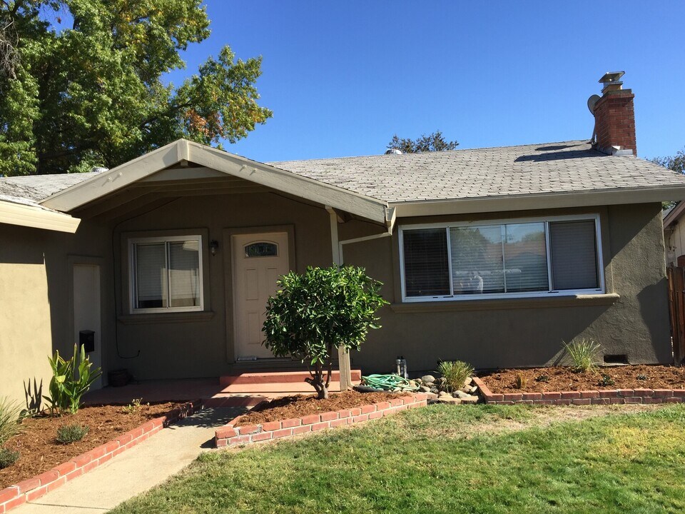 715 Jo Anne Ln in Roseville, CA - Building Photo