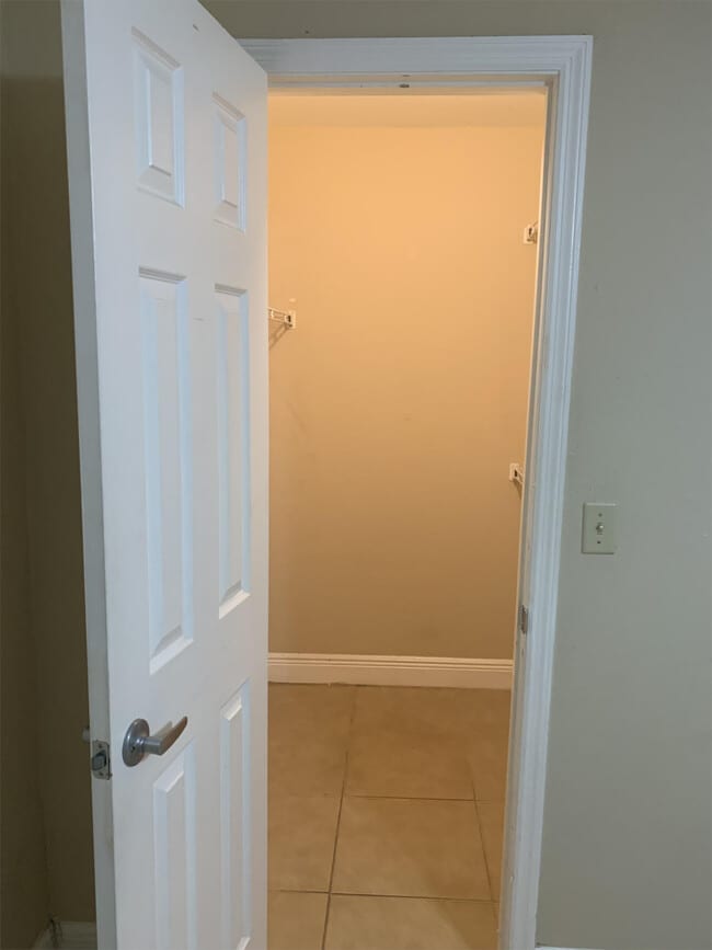 3370 Pinewalk Dr N in Margate, FL - Building Photo - Building Photo