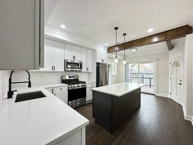 2317 N Keeler Ave, Unit J08P