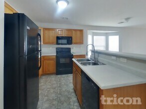 8830 W Toronto Way in Tolleson, AZ - Building Photo - Building Photo