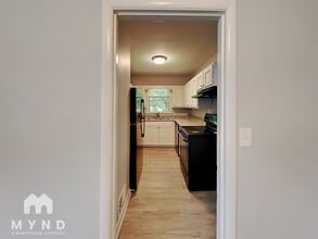 726 Pineridge Rd in Forest Park, GA - Building Photo - Building Photo