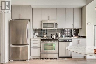 60 Berwick Ave in Toronto, ON - Building Photo - Building Photo