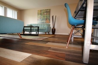 CURRENTS in Plymouth, MN - Foto de edificio - Building Photo