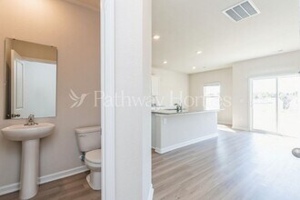 102 N Sina St in Troutman, NC - Foto de edificio - Building Photo