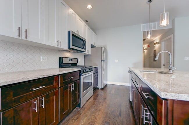 3015 W Wellington Ave in Chicago, IL - Building Photo - Building Photo