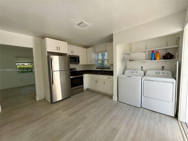 100 NW 45th St in Miami, FL - Building Photo - Building Photo