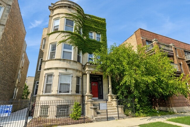 property at 6014 S Prairie Ave