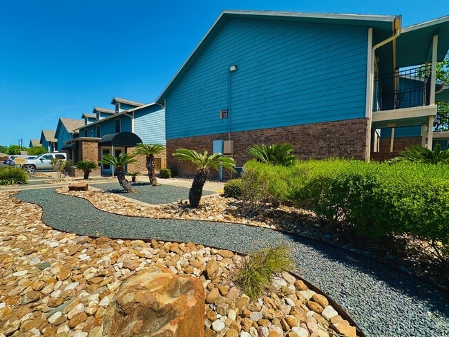 Woodbury Place Apartments in Corpus Christi, TX - Building Photo - Building Photo