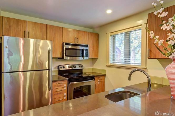 15291 82nd NE St, Unit 101 in Redmond, WA - Building Photo