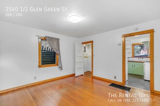 2540 1/2 Glen Green St in Los Angeles, CA - Building Photo - Building Photo