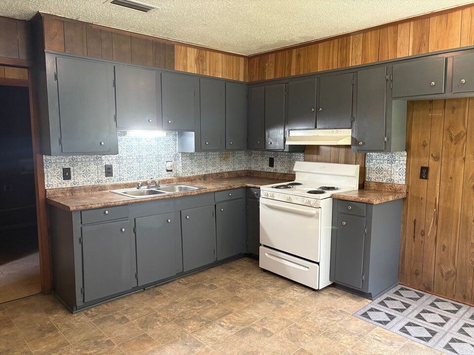 139 Hazelwood St in Mansfield, LA - Building Photo