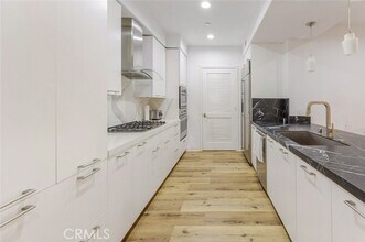 407 Caruso Ave in Glendale, CA - Building Photo - Building Photo