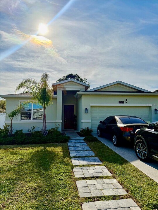 4526 Tahoe Cir in Clermont, FL - Building Photo