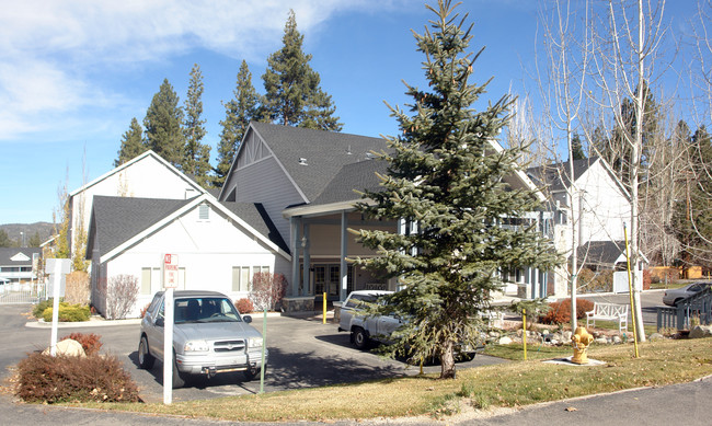 798 Pine Knot Ave in Big Bear City, CA - Building Photo - Building Photo