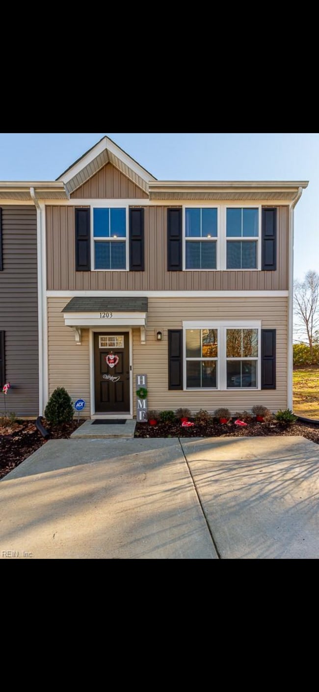 1203 Lakeview Cove in Smithfield, VA - Building Photo - Building Photo