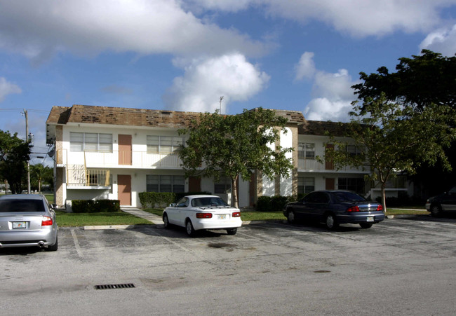 2255 SE 5th St in Pompano Beach, FL - Building Photo - Building Photo