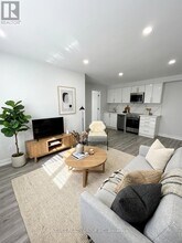 15 Walmer Rd in Toronto, ON - Building Photo - Building Photo