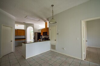 Available Now! 3/2 Home Near Hunter's Cree in Orlando, FL - Building Photo - Building Photo