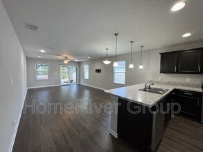 1300 Sarahs Landing Dr in Jacksonville, FL - Building Photo - Building Photo