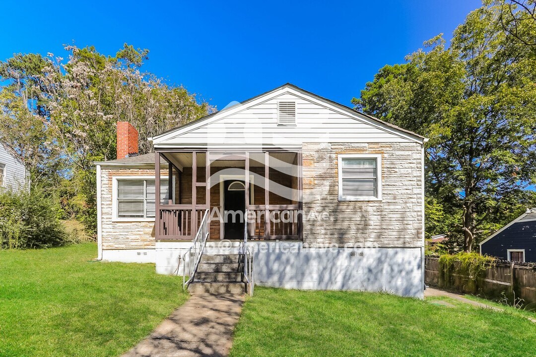 9040 Belvoir Dr in Birmingham, AL - Foto de edificio