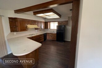 2713 S Carrier Pkwy in Grand Prairie, TX - Foto de edificio - Building Photo