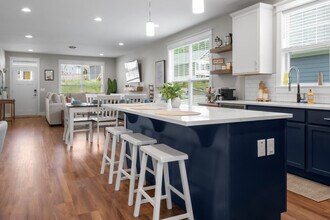 1208 Seven Sisters Ln in Black Mountain, NC - Foto de edificio - Building Photo