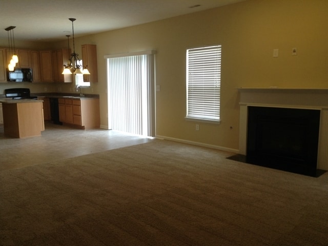 6694 Wilmot Ln in Avon, IN - Foto de edificio - Building Photo