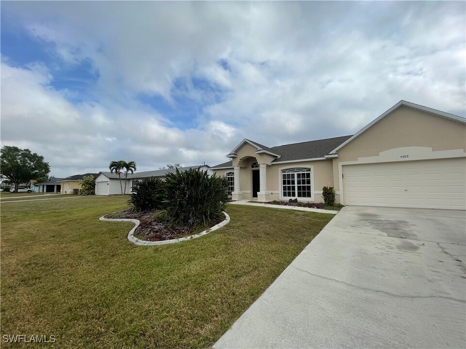 4405 SW 6th Ave in Cape Coral, FL - Building Photo